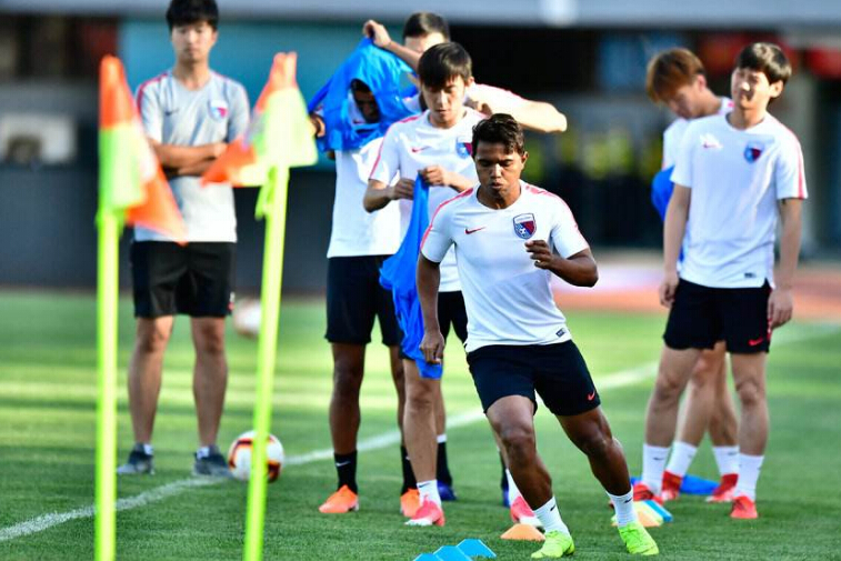  梅斯新帅首秀带队拿下关键战  