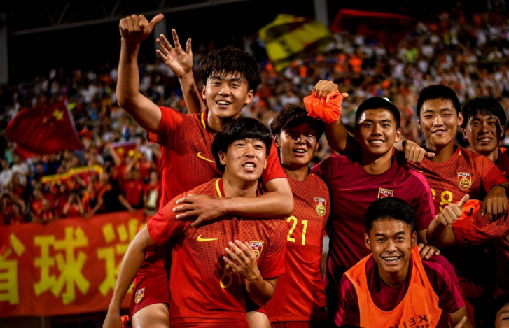  波鸿前锋把握机会，高效反击击溃对手防线  