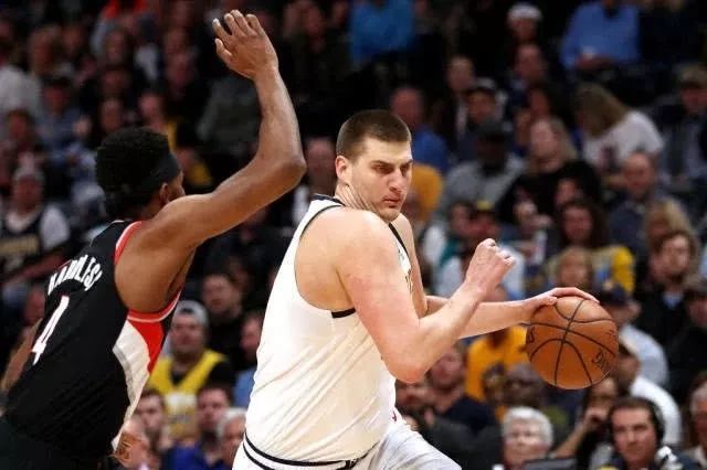  约基奇统治内线掘金轻取爵士巩固西部榜首位置  